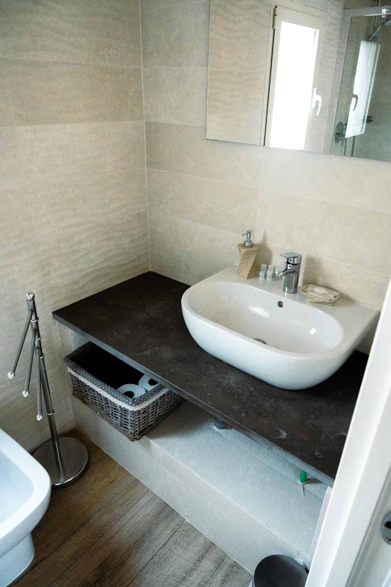 Alex Rooms راغوزا المظهر الخارجي الصورة