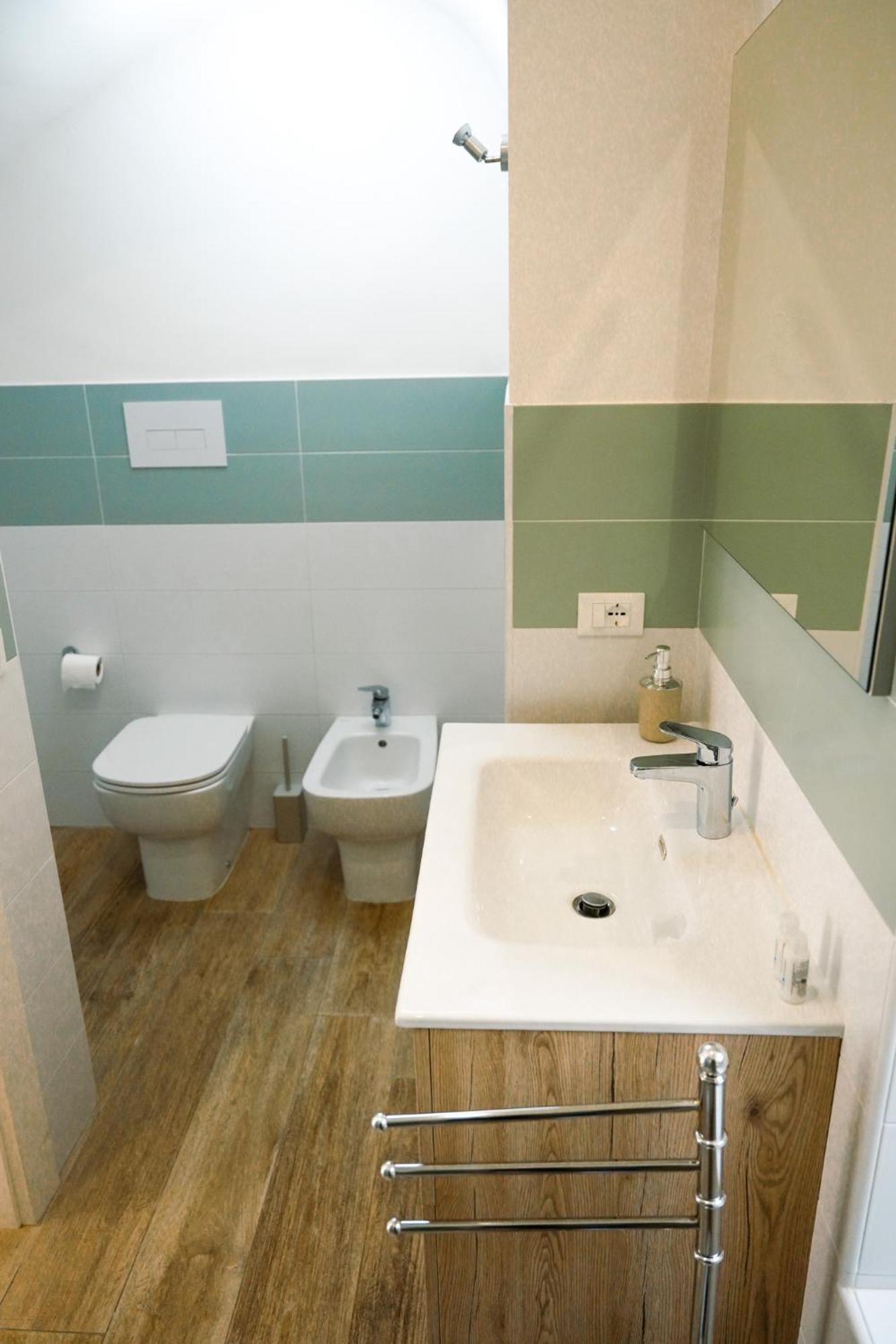 Alex Rooms راغوزا المظهر الخارجي الصورة