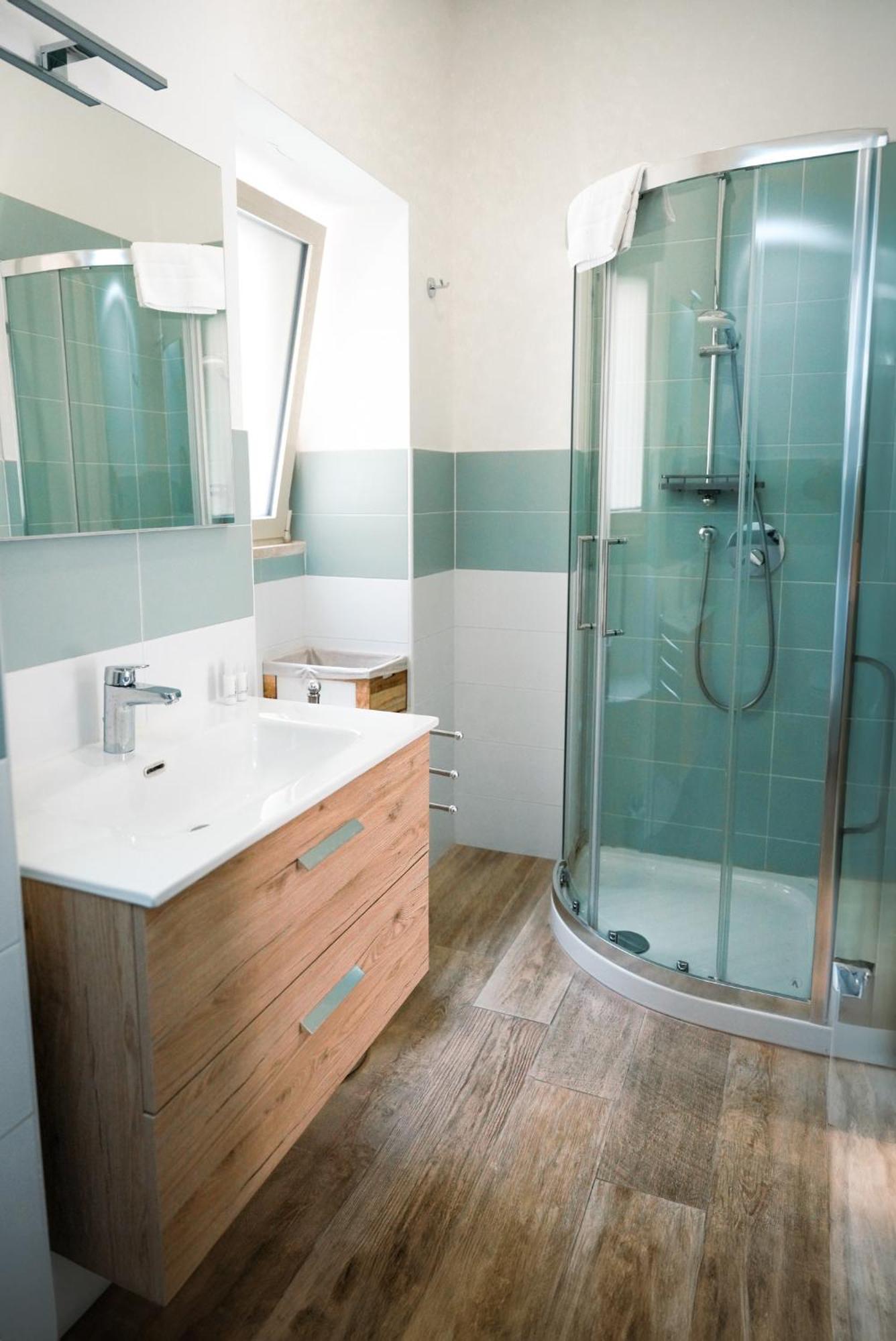 Alex Rooms راغوزا المظهر الخارجي الصورة